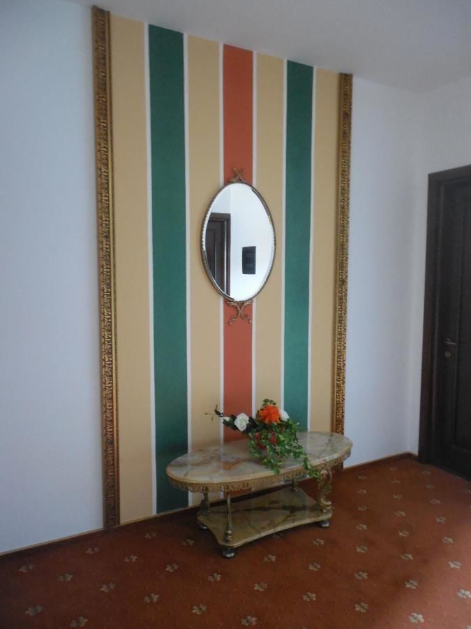 Гостевой дом Villa AnnaLia - Rooms to Rent Бакэу-18